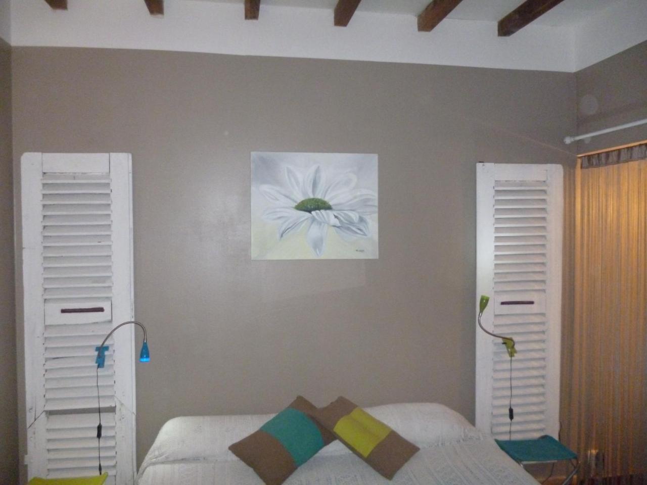 Chambres D'Hotes La Rose Des Vents Ginestas Exterior foto